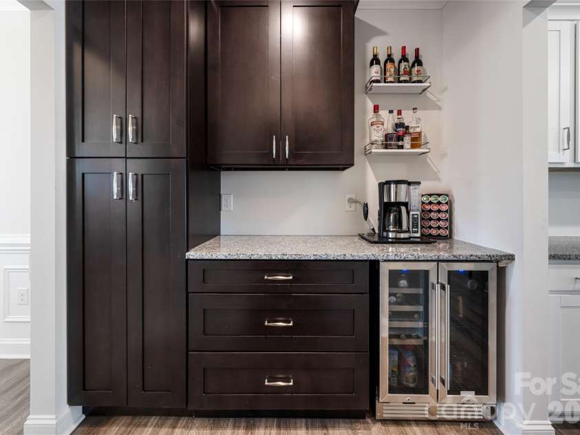 615 Fox Cove Road, Hendersonville, NC 28792.  MLS# CAR4379067, YatesRealty ID 20629. 