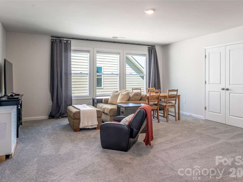615 Fox Cove Road, Hendersonville, NC 28792.  MLS# CAR4379067, YatesRealty ID 20629. 