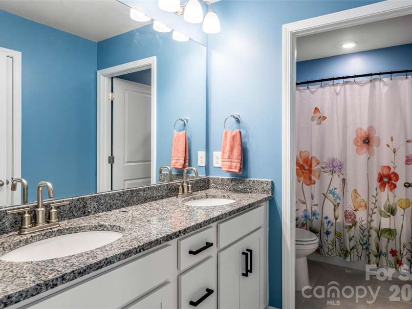 615 Fox Cove Road, Hendersonville, NC 28792.  MLS# CAR4379067, YatesRealty ID 20629. 