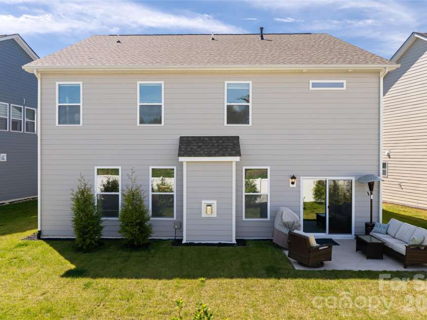 615 Fox Cove Road, Hendersonville, NC 28792.  MLS# CAR4379067, YatesRealty ID 20629. 