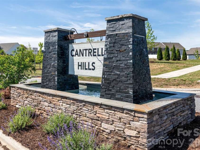 615 Fox Cove Road, Hendersonville, NC 28792.  MLS# CAR4379067, YatesRealty ID 20629. 