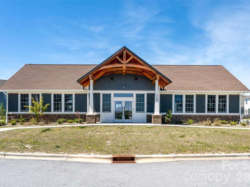 615 Fox Cove Road, Hendersonville, NC 28792.  MLS# CAR4379067, YatesRealty ID 20629. 