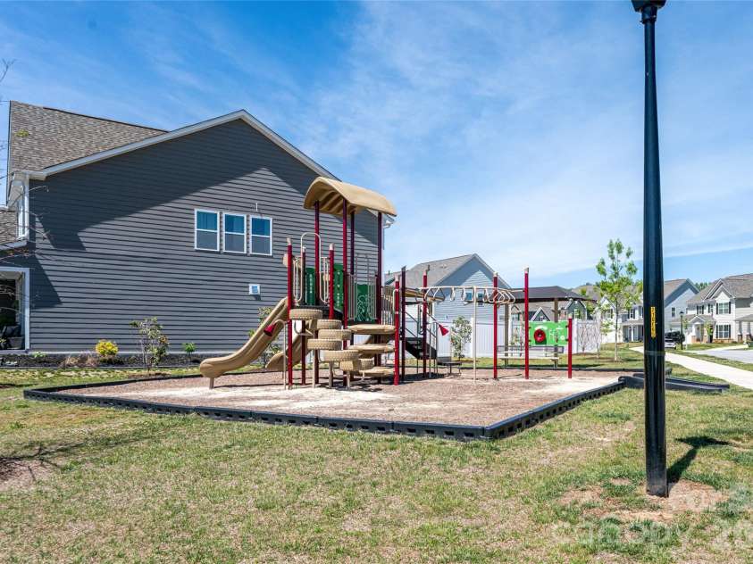 615 Fox Cove Road, Hendersonville, NC 28792.  MLS# CAR4379067, YatesRealty ID 20629. 