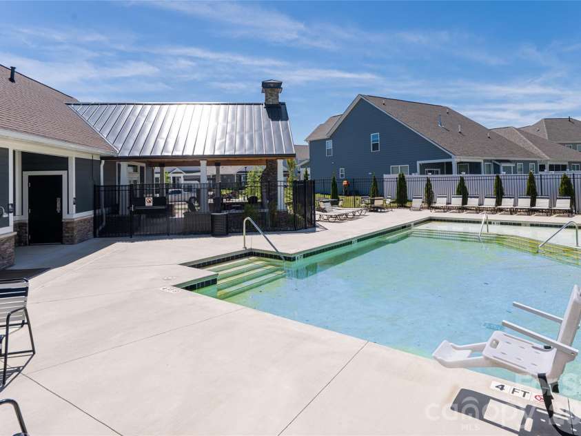 615 Fox Cove Road, Hendersonville, NC 28792.  MLS# CAR4379067, YatesRealty ID 20629. 