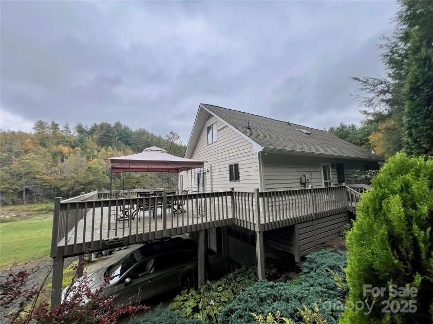 567 Daniel Daughters Drive, West Jefferson, NC 28694.  MLS# CAR4308921, YatesRealty ID 2063. 
