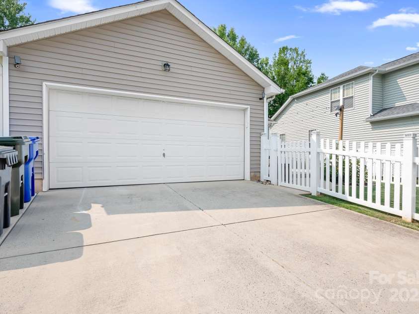 14923 Almondell Drive, Huntersville, NC 28078.  MLS# CAR4264499, YatesRealty ID 20630. 2 car attached garage with a flat driveway