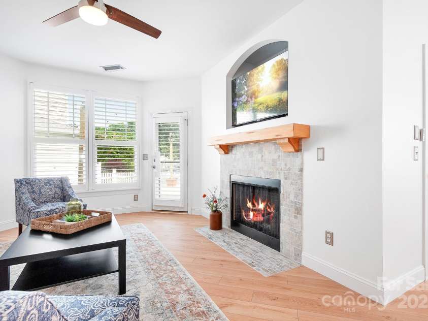 14923 Almondell Drive, Huntersville, NC 28078.  MLS# CAR4264499, YatesRealty ID 20630. Family room