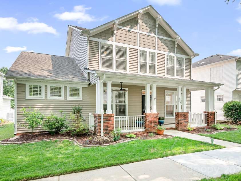 14923 Almondell Drive, Huntersville, NC 28078.  MLS# CAR4264499, YatesRealty ID 20630. Front of home with neat and clean landscaping.