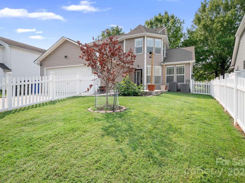 14923 Almondell Drive, Huntersville, NC 28078.  MLS# CAR4264499, YatesRealty ID 20630. Fully fenced yard and long flat driveway