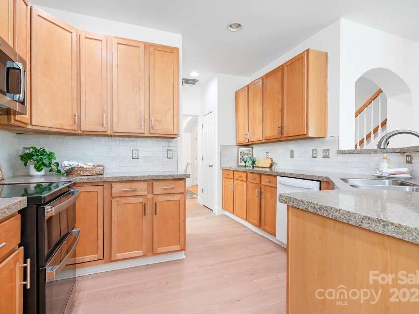 14923 Almondell Drive, Huntersville, NC 28078.  MLS# CAR4264499, YatesRealty ID 20630. Kitchen with plenty of cabinets and counter space