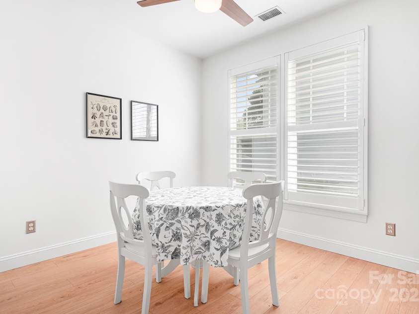 14923 Almondell Drive, Huntersville, NC 28078.  MLS# CAR4264499, YatesRealty ID 20630. Large eating area adjacent to kitchen