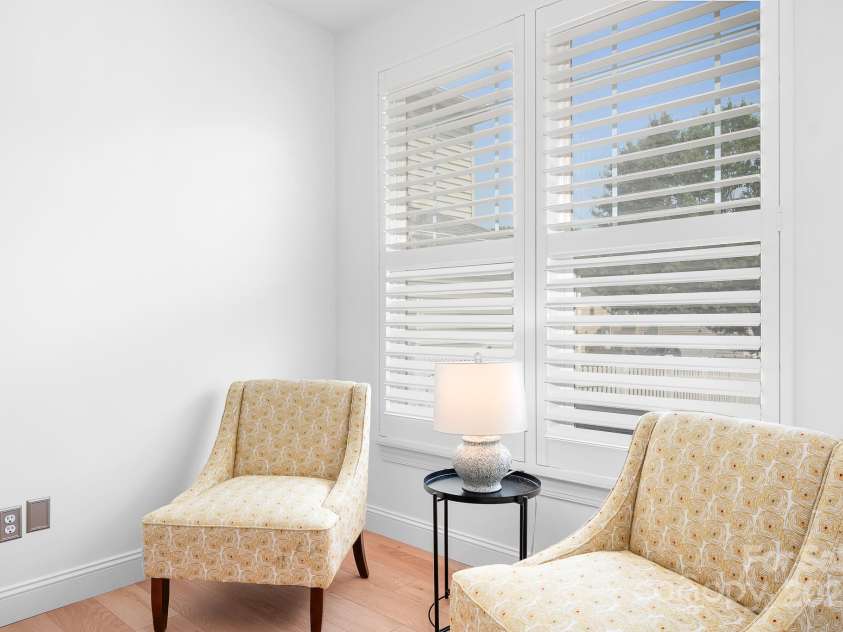 14923 Almondell Drive, Huntersville, NC 28078.  MLS# CAR4264499, YatesRealty ID 20630. Primary bedroom seating area