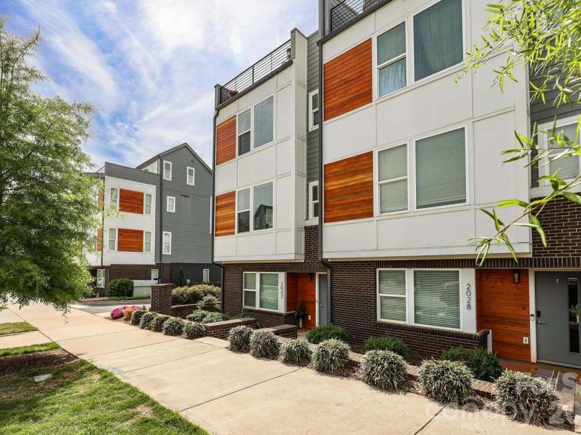 2032 Bryant Park Drive, Charlotte, NC 28208.  MLS# CAR4371419, YatesRealty ID 20630. 