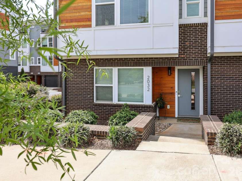 2032 Bryant Park Drive, Charlotte, NC 28208.  MLS# CAR4371419, YatesRealty ID 20630. 