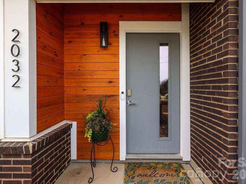 2032 Bryant Park Drive, Charlotte, NC 28208.  MLS# CAR4371419, YatesRealty ID 20630. 