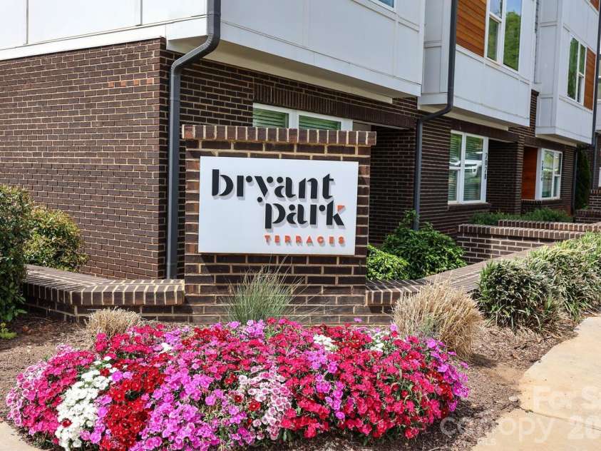 2032 Bryant Park Drive, Charlotte, NC 28208.  MLS# CAR4371419, YatesRealty ID 20630. 