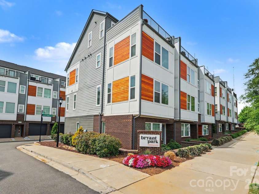 2032 Bryant Park Drive, Charlotte, NC 28208.  MLS# CAR4371419, YatesRealty ID 20630. 