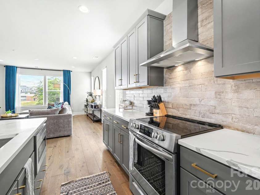 2032 Bryant Park Drive, Charlotte, NC 28208.  MLS# CAR4371419, YatesRealty ID 20630. 