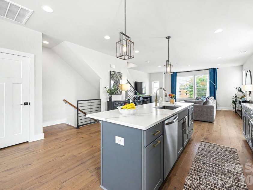 2032 Bryant Park Drive, Charlotte, NC 28208.  MLS# CAR4371419, YatesRealty ID 20630. 