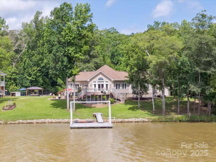 887 Living Waters Drive, Great Falls, SC 29055.  MLS# CAR4272910, YatesRealty ID 20631. 