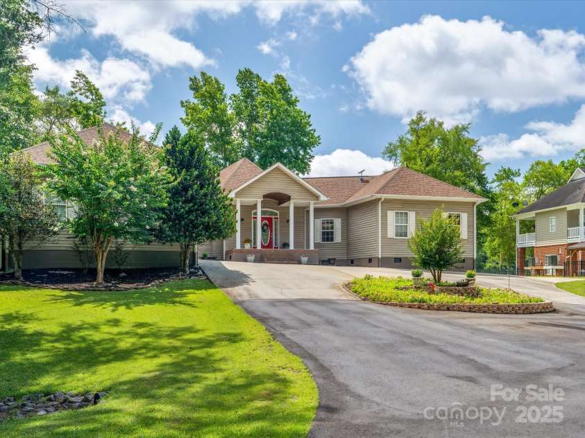 887 Living Waters Drive, Great Falls, SC 29055.  MLS# CAR4272910, YatesRealty ID 20631. 