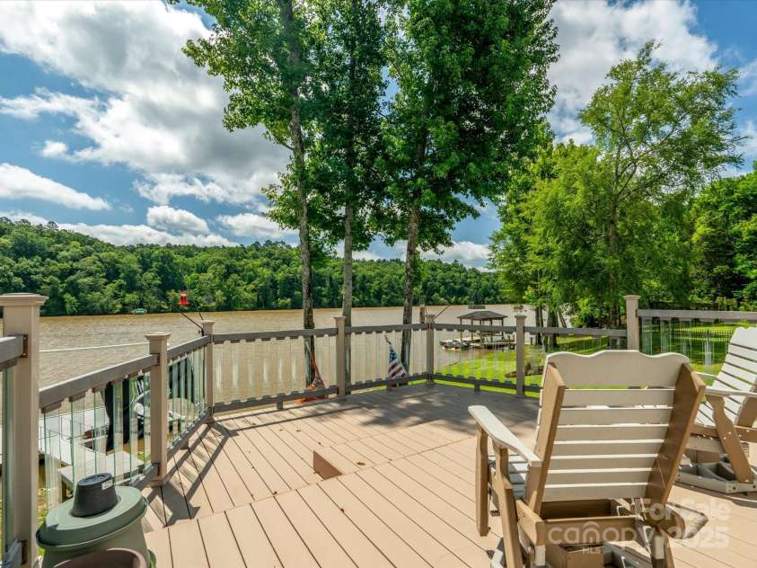 887 Living Waters Drive, Great Falls, SC 29055.  MLS# CAR4272910, YatesRealty ID 20631. 