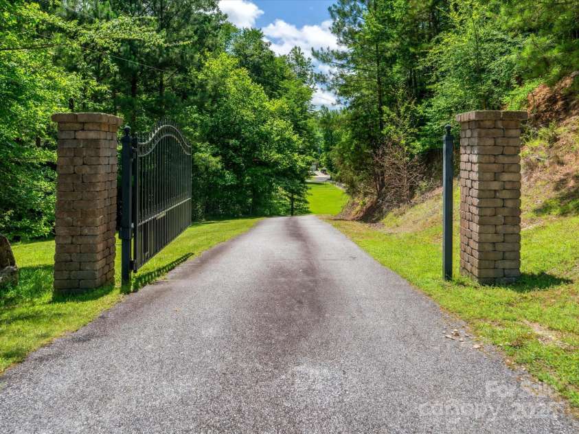 887 Living Waters Drive, Great Falls, SC 29055.  MLS# CAR4272910, YatesRealty ID 20631. 