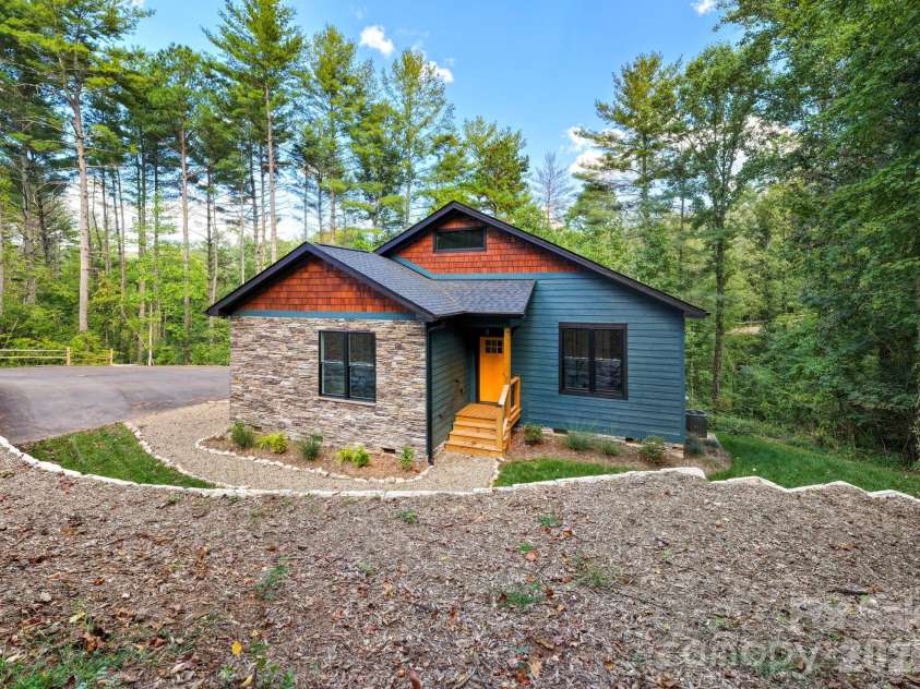 22 Deep Woods Road, Weaverville, NC 28787.  MLS# CAR4350536, YatesRealty ID 20632. 