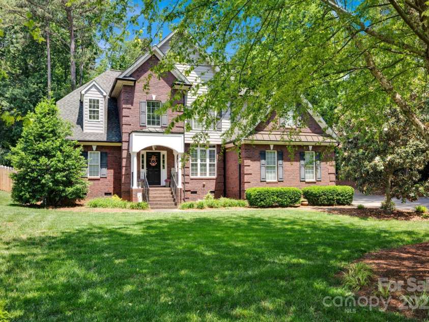 117 Lake Hills Drive, Mooresville, NC 28117.  MLS# CAR4259599, YatesRealty ID 20635. 