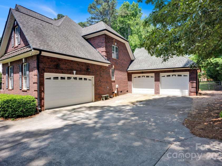 117 Lake Hills Drive, Mooresville, NC 28117.  MLS# CAR4259599, YatesRealty ID 20635. 