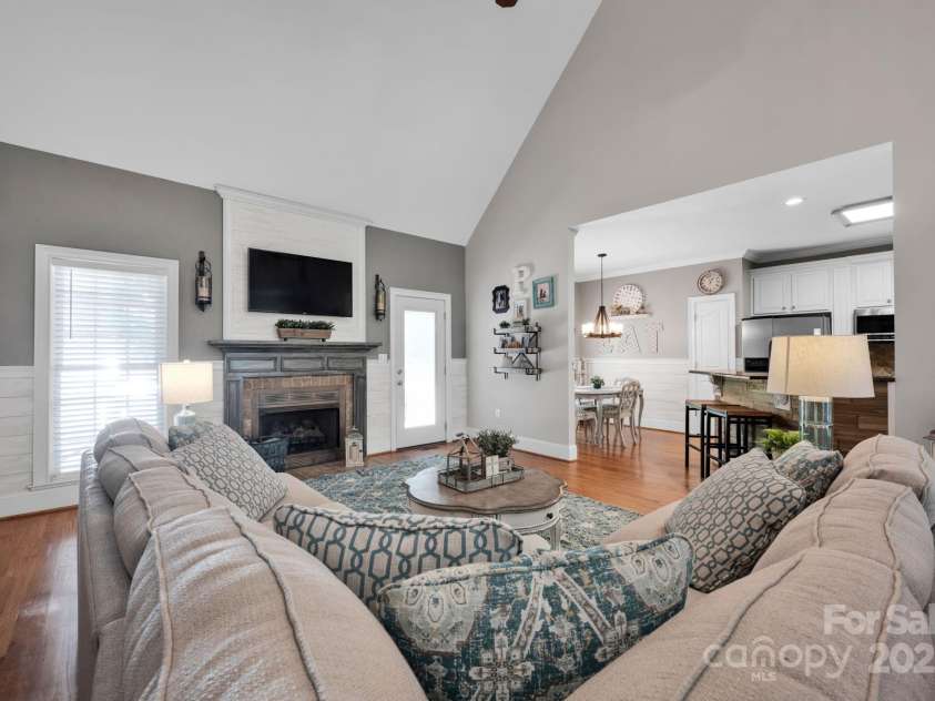 117 Lake Hills Drive, Mooresville, NC 28117.  MLS# CAR4259599, YatesRealty ID 20635. 