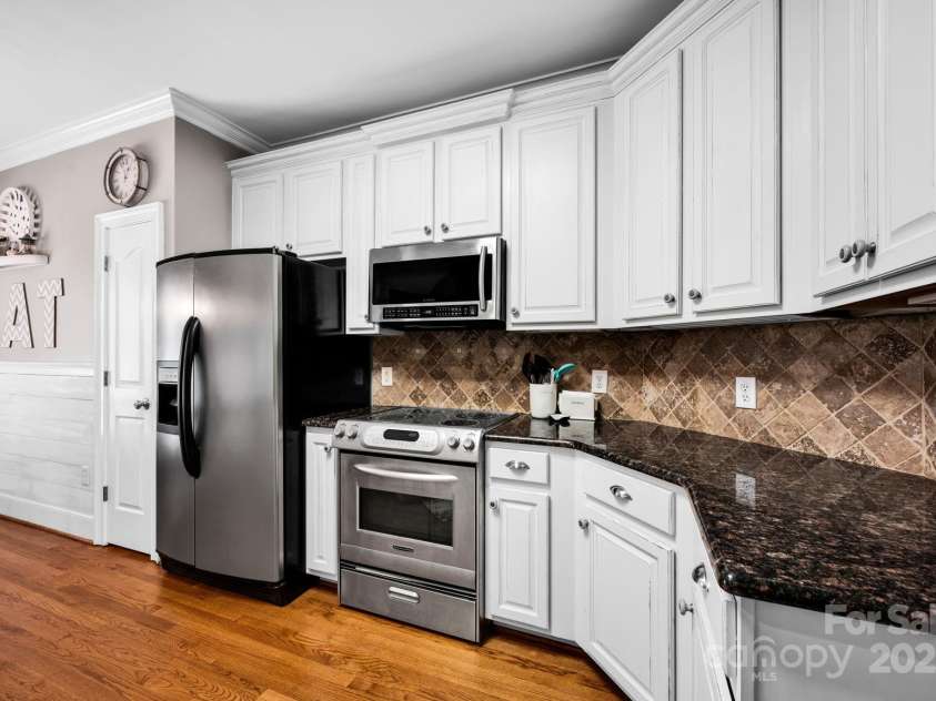 117 Lake Hills Drive, Mooresville, NC 28117.  MLS# CAR4259599, YatesRealty ID 20635. 