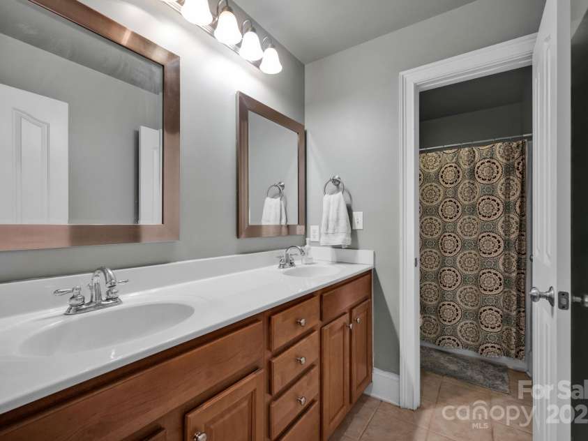 117 Lake Hills Drive, Mooresville, NC 28117.  MLS# CAR4259599, YatesRealty ID 20635. 