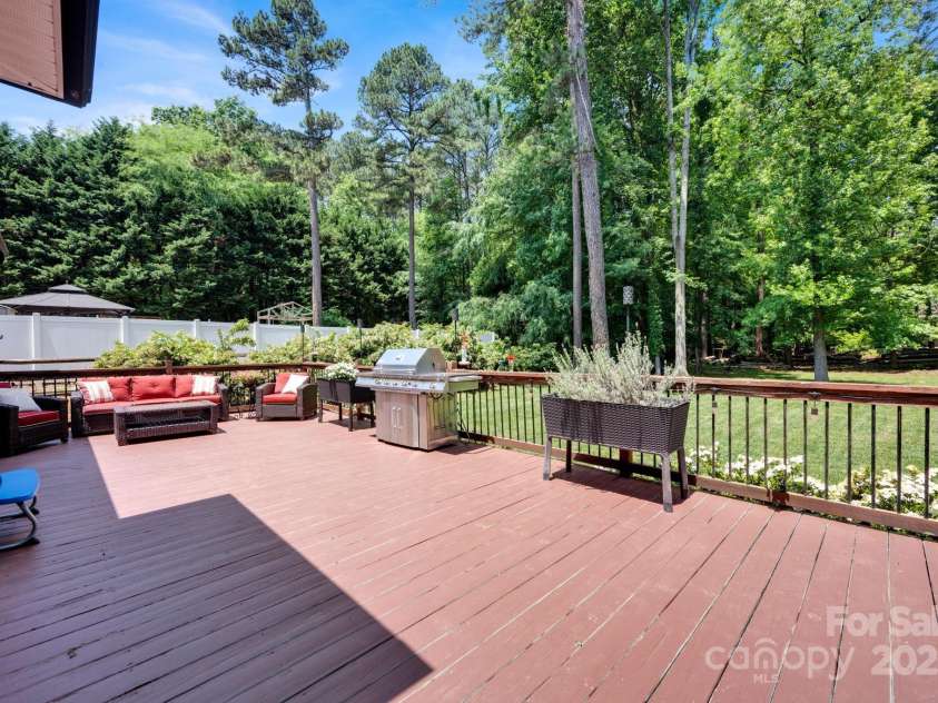 117 Lake Hills Drive, Mooresville, NC 28117.  MLS# CAR4259599, YatesRealty ID 20635. 