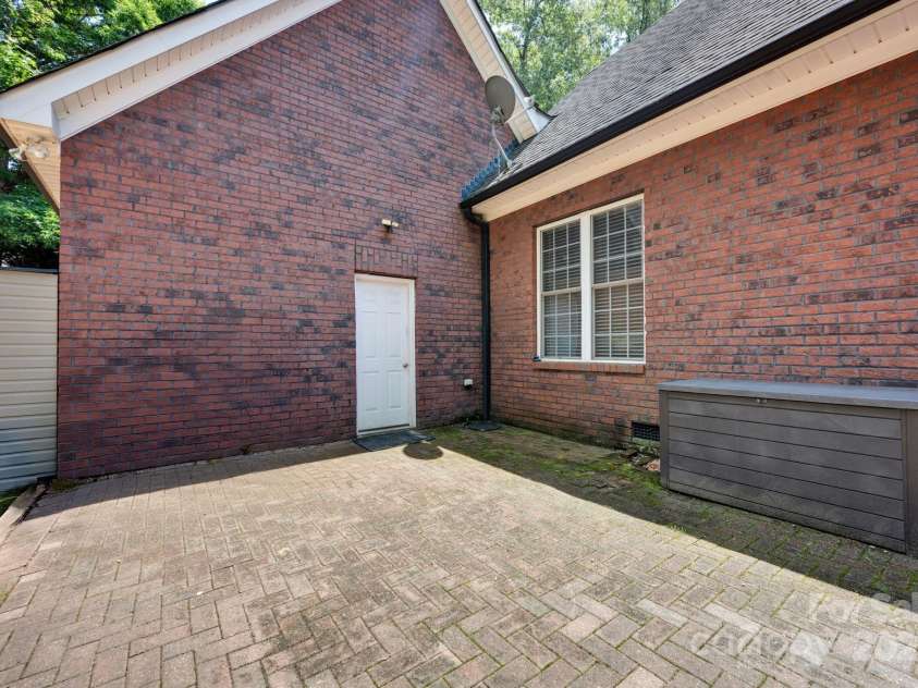 117 Lake Hills Drive, Mooresville, NC 28117.  MLS# CAR4259599, YatesRealty ID 20635. 