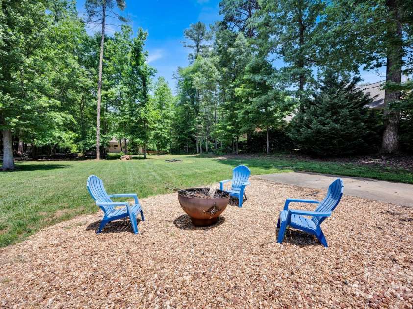 117 Lake Hills Drive, Mooresville, NC 28117.  MLS# CAR4259599, YatesRealty ID 20635. 