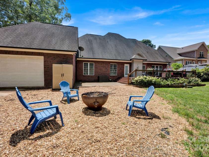 117 Lake Hills Drive, Mooresville, NC 28117.  MLS# CAR4259599, YatesRealty ID 20635. 