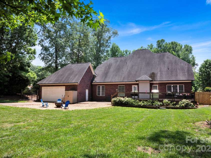 117 Lake Hills Drive, Mooresville, NC 28117.  MLS# CAR4259599, YatesRealty ID 20635. 