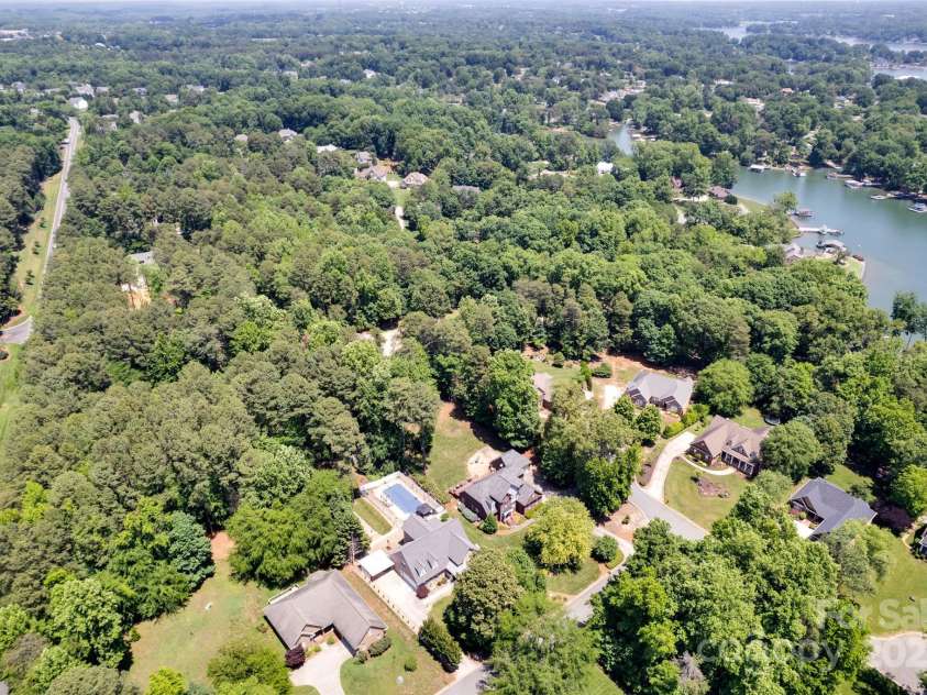 117 Lake Hills Drive, Mooresville, NC 28117.  MLS# CAR4259599, YatesRealty ID 20635. 