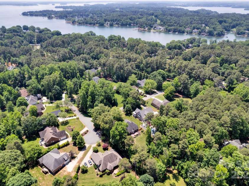 117 Lake Hills Drive, Mooresville, NC 28117.  MLS# CAR4259599, YatesRealty ID 20635. 