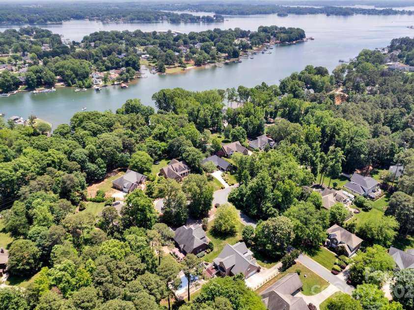 117 Lake Hills Drive, Mooresville, NC 28117.  MLS# CAR4259599, YatesRealty ID 20635. 