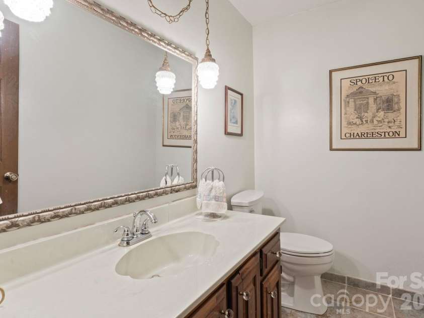 415 Reel Hollow Road, Marion, NC 28752.  MLS# CAR4380297, YatesRealty ID 20635. Upstairs Full Bathroom