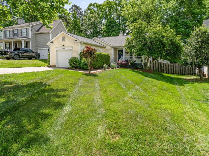11224 Amber Glen Drive, Charlotte, NC 28269.  MLS# CAR4251951, YatesRealty ID 20636. 