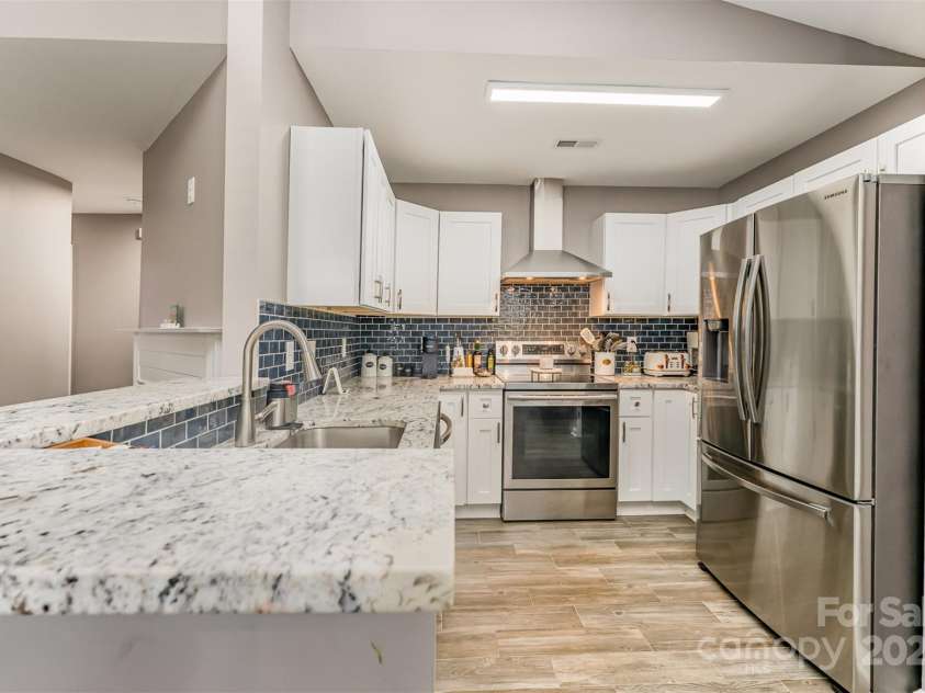 11224 Amber Glen Drive, Charlotte, NC 28269.  MLS# CAR4251951, YatesRealty ID 20636. 