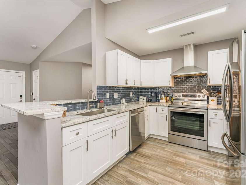 11224 Amber Glen Drive, Charlotte, NC 28269.  MLS# CAR4251951, YatesRealty ID 20636. 