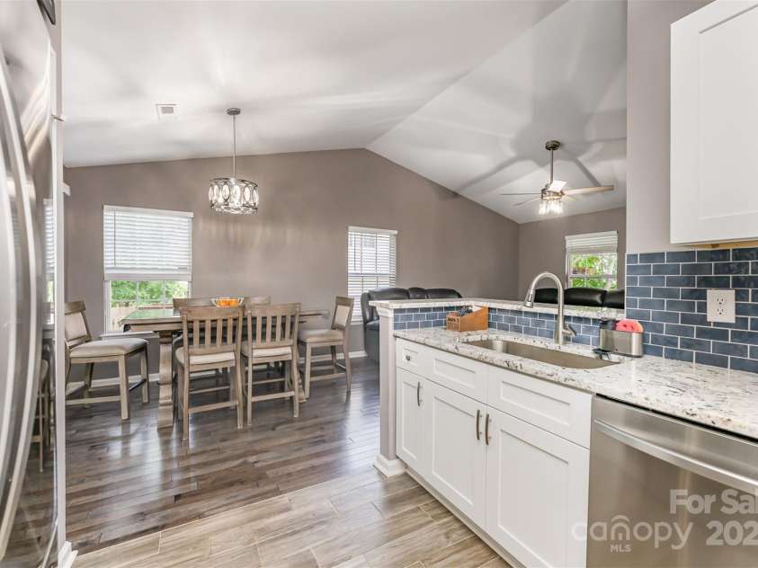 11224 Amber Glen Drive, Charlotte, NC 28269.  MLS# CAR4251951, YatesRealty ID 20636. 