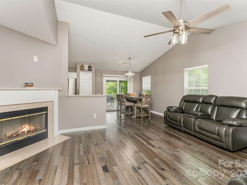 11224 Amber Glen Drive, Charlotte, NC 28269.  MLS# CAR4251951, YatesRealty ID 20636. 