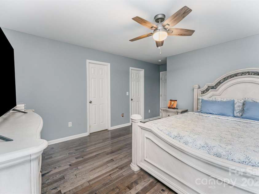 11224 Amber Glen Drive, Charlotte, NC 28269.  MLS# CAR4251951, YatesRealty ID 20636. 