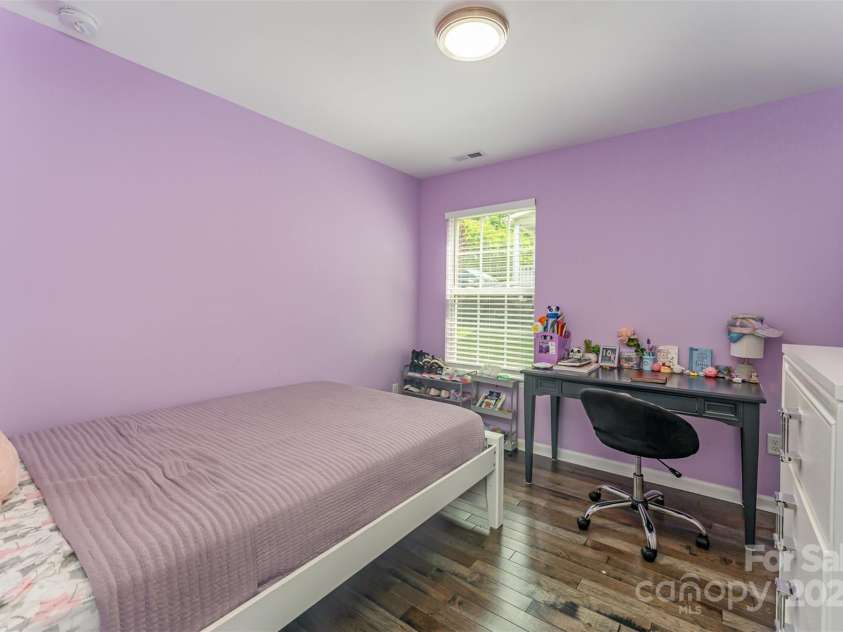 11224 Amber Glen Drive, Charlotte, NC 28269.  MLS# CAR4251951, YatesRealty ID 20636. 