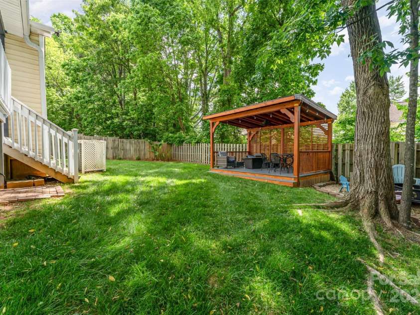 11224 Amber Glen Drive, Charlotte, NC 28269.  MLS# CAR4251951, YatesRealty ID 20636. 